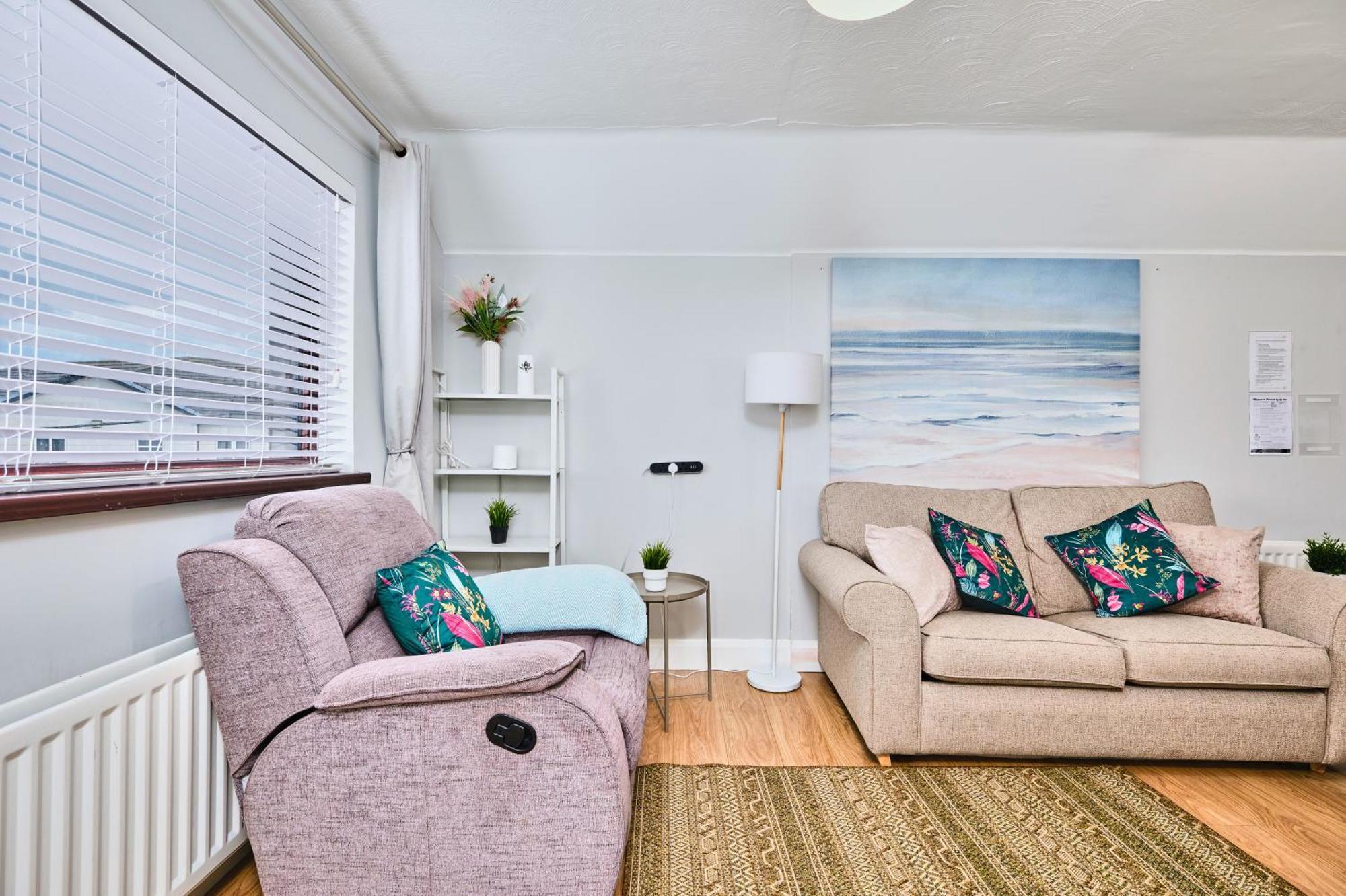4 Golf Terrace - By The Sea Apartment *