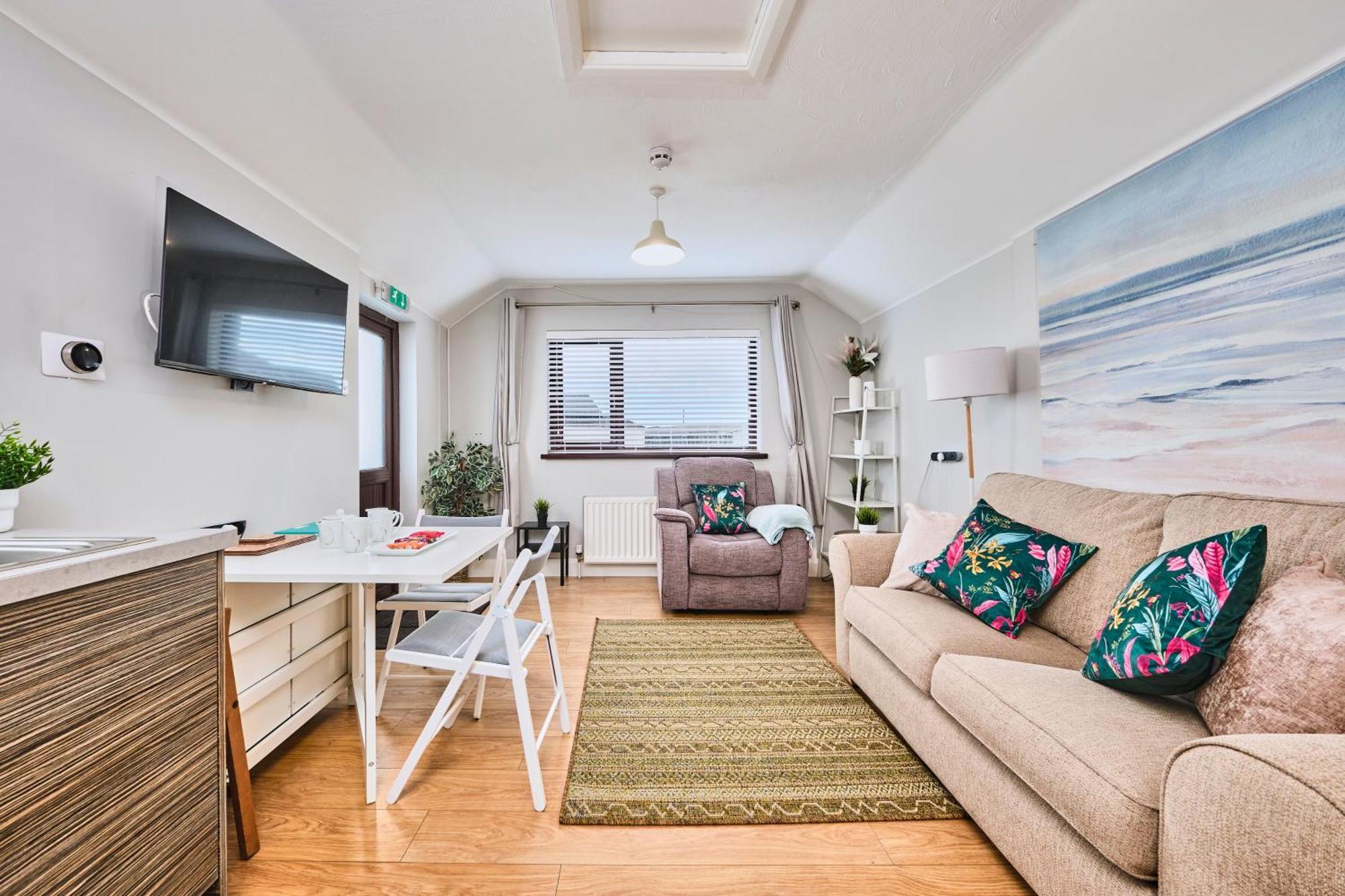 4 Golf Terrace - By The Sea Apartment *